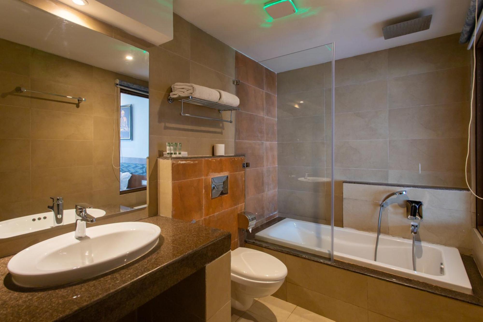 Hotel Sarathi Дхуликхел Экстерьер фото