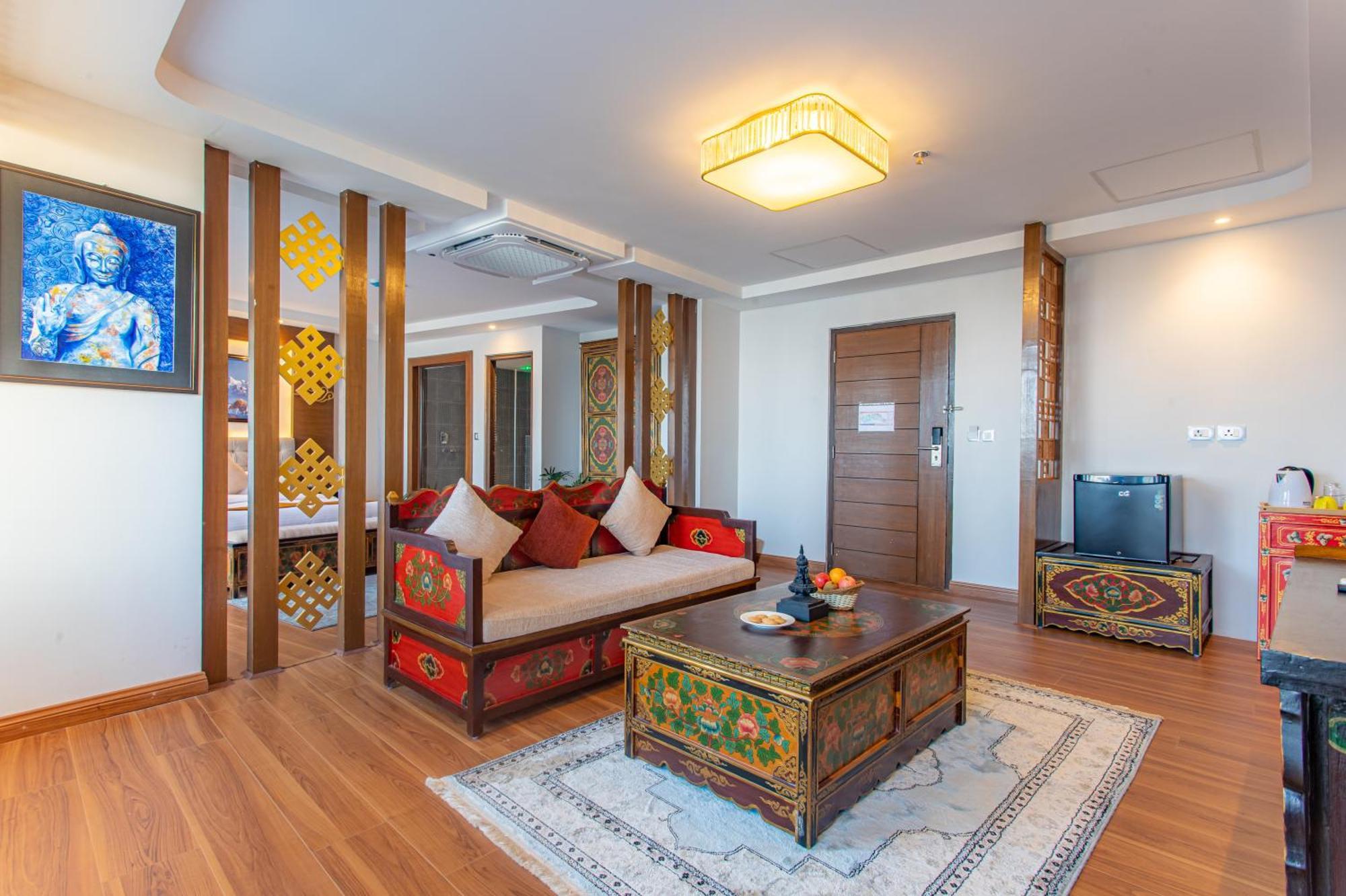Hotel Sarathi Дхуликхел Экстерьер фото