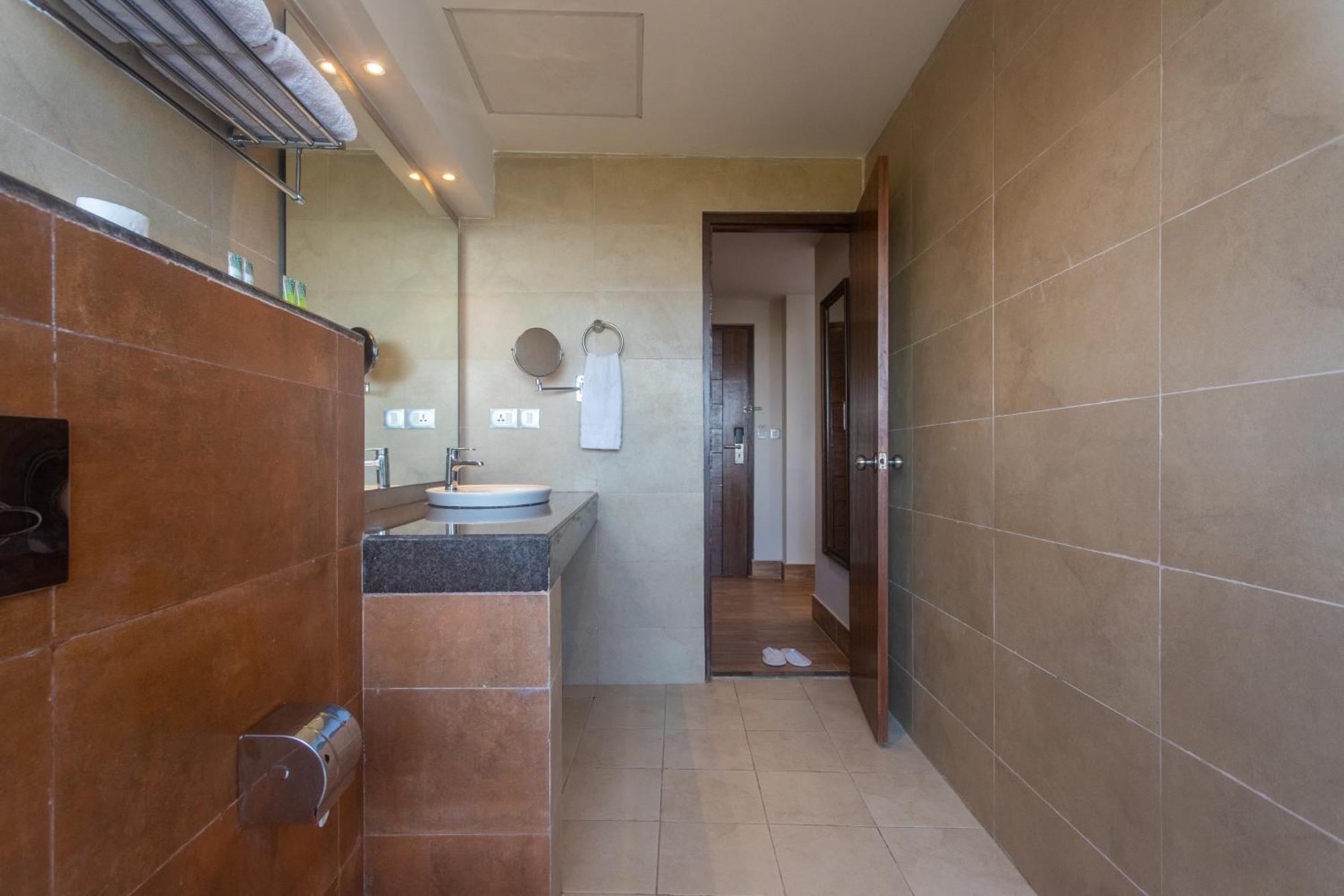 Hotel Sarathi Дхуликхел Экстерьер фото